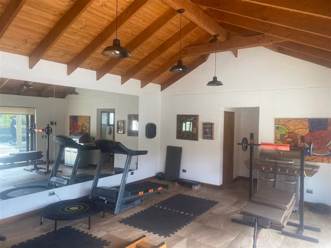 CASA AP117 Trebulco 5 dormitorios 5 baños más baño visitas, 615 m2 municipales en 7.237 de terreno Piscina, tuba y sauna