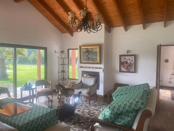 CASA AP117 Trebulco 5 dormitorios 5 baños más baño visitas, 615 m2 municipales en 7.237 de terreno Piscina, tuba y sauna