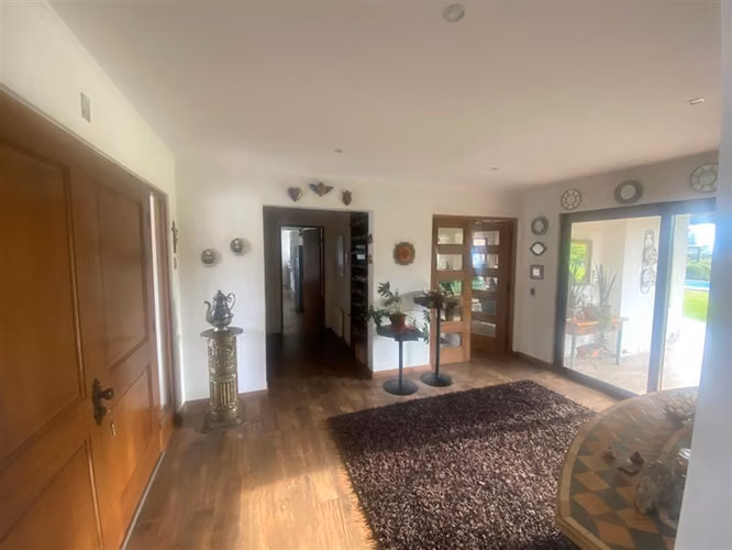 CASA AP117 Trebulco 5 dormitorios 5 baños más baño visitas, 615 m2 municipales en 7.237 de terreno Piscina, tuba y sauna