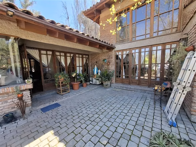 CASA Algarrobal 2, 4 dormitorios 3 baños más baño visitas, sala estar, servicios completos más taller exterior con baño 264 mts en 5.017 de terreno