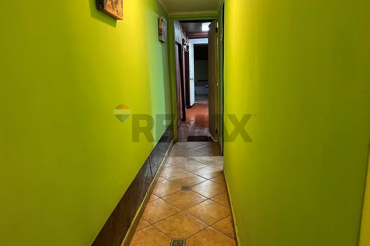 Casa de 2 niveles con excelente ubicación - Imagen 18