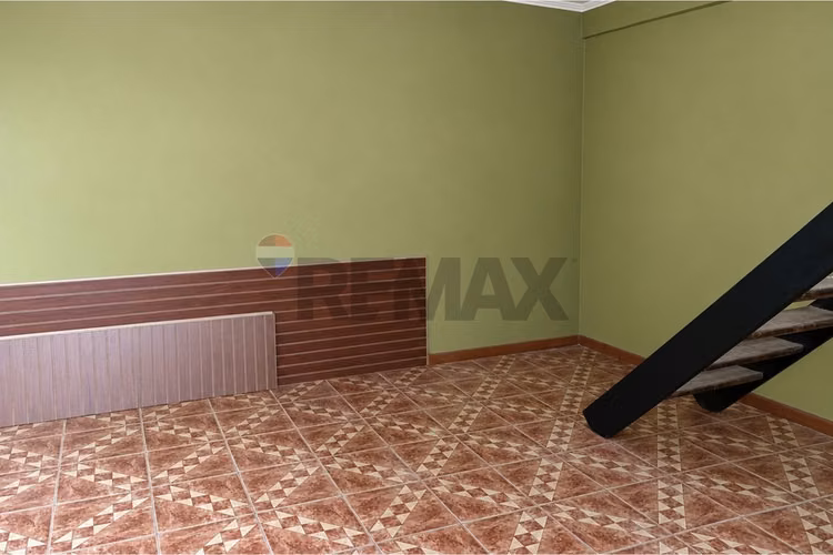 Casa de 2 niveles con excelente ubicación - Imagen 10
