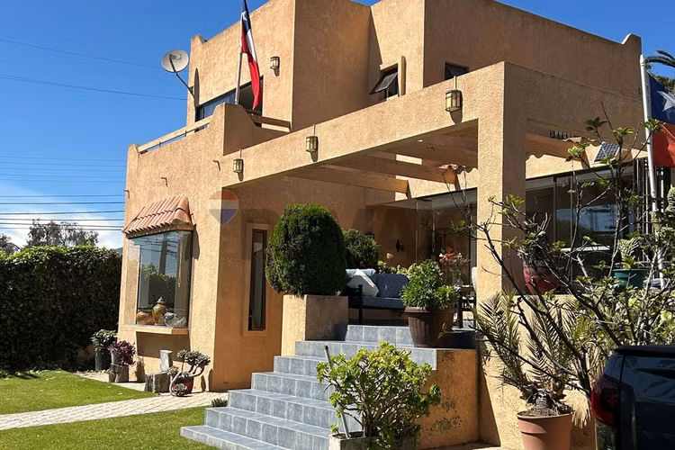 Excelente casa a pasos de la playa la herradura