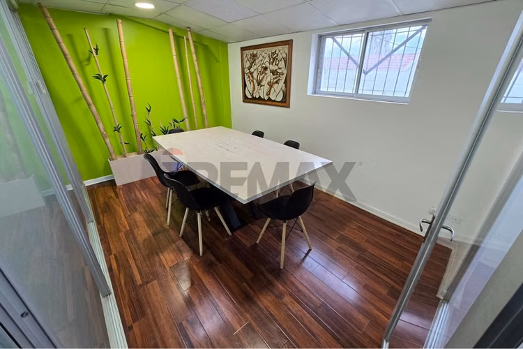 Local comercial con oficina de 176 m²