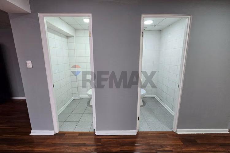 Local comercial con oficina de 176 m²