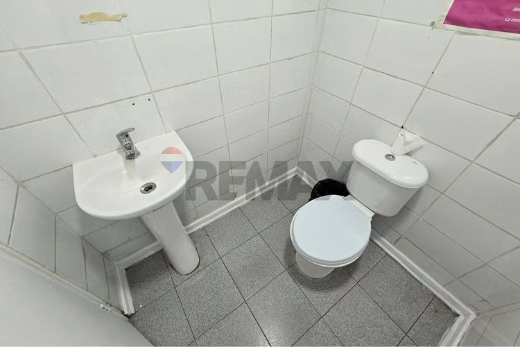 Local comercial con oficina de 176 m²