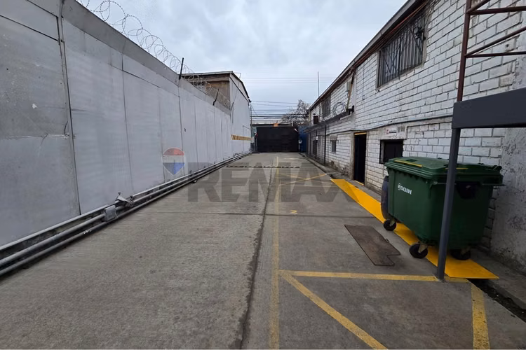 Local comercial con oficina de 176 m²