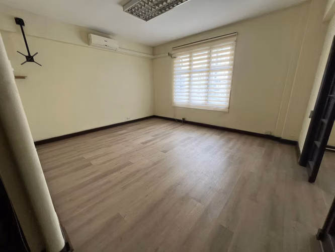 ARRIENDO OFICINA EXCELENTE UBICACION A PASOS DEL METRO