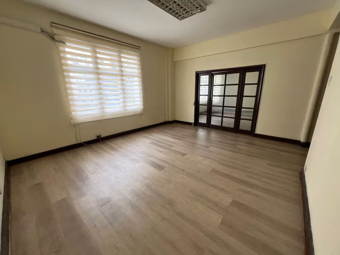 ARRIENDO OFICINA EXCELENTE UBICACION A PASOS DEL METRO