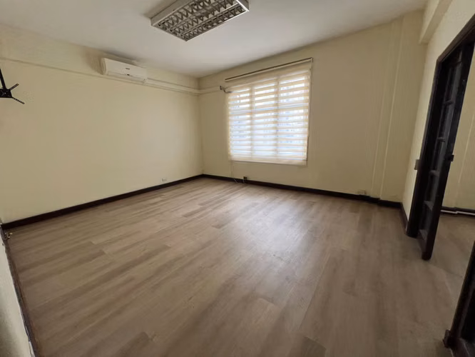 ARRIENDO OFICINA EXCELENTE UBICACION A PASOS DEL METRO
