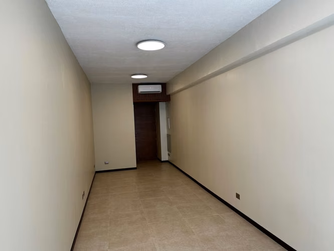IMPECABLE OFICINA EN ARRIENDO PUERTAS DE CHICUREO 7MO PISO