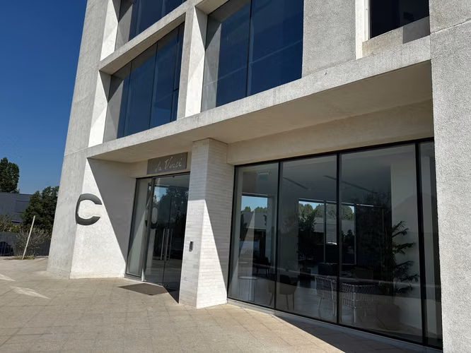 IMPECABLE OFICINA EN ARRIENDO PUERTAS DE CHICUREO 7MO PISO