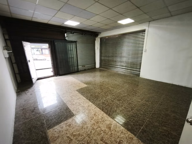 EXCELENTE LOCAL COMERCIAL EN FRANKLIN - AV SAN FRANCISCO