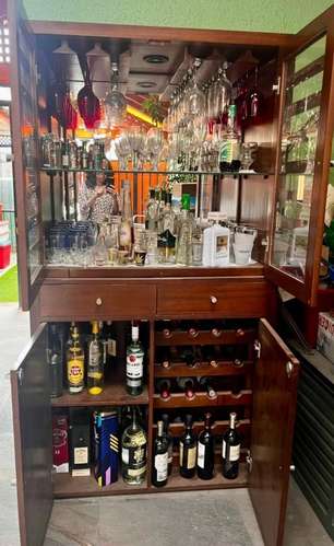 Vitrina de Madera y vidrio para Copas, Vasos y Licores