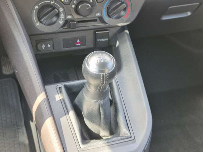 Toyota Yaris 1.5 I Sedan Mt 2024 - Imagen 12