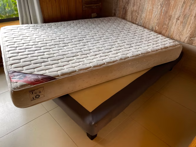 Cama de 2 plazas, incluye box y colchón-buen estado