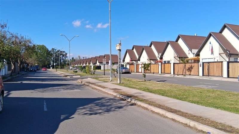 Casa en venta de 3 dorm. 3 baños en Peñaflor
