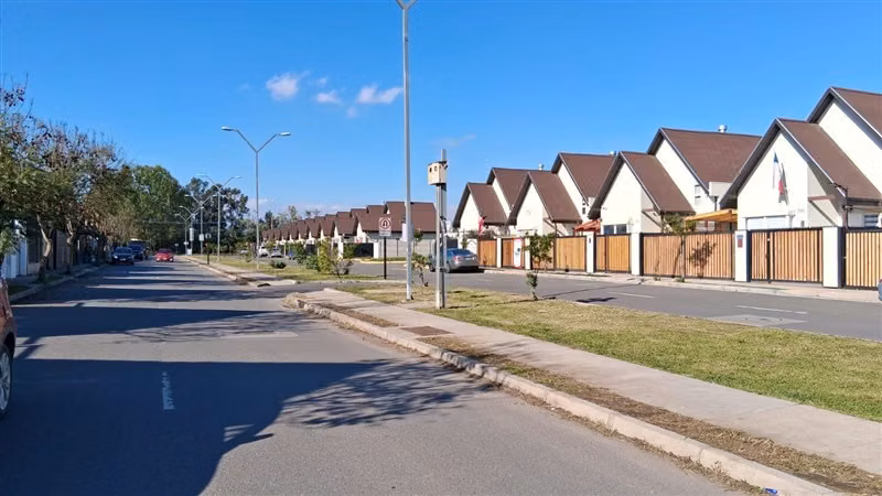 Casa en venta de 3 dorm. 3 baños en Peñaflor