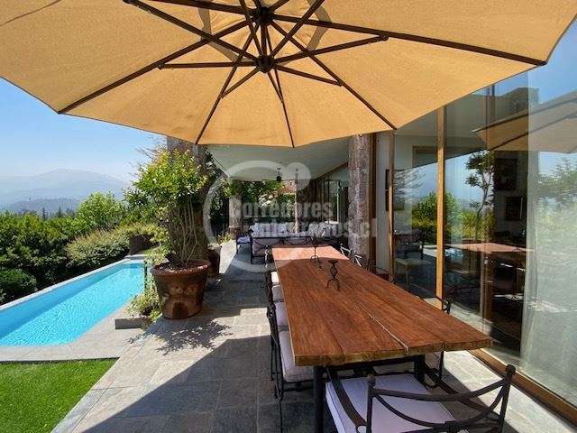 Casa en arriendo de 7 dormitorios en Las Condes condominio