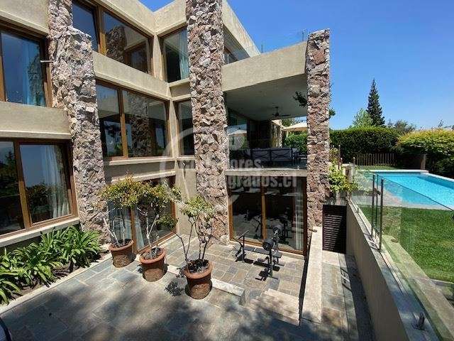 Casa en arriendo de 7 dormitorios en Las Condes condominio