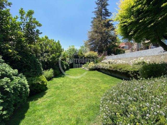 Casa en arriendo de 7 dormitorios en Las Condes condominio