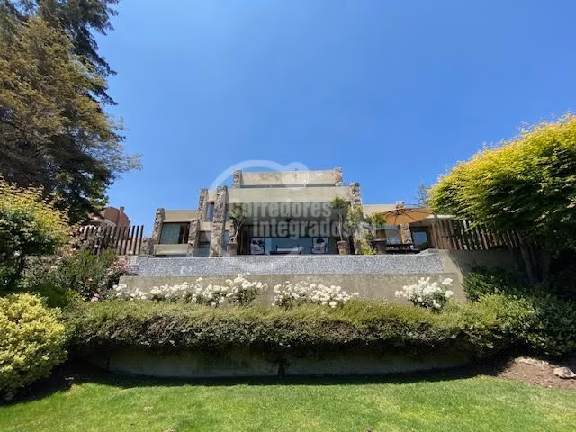 Casa en arriendo de 7 dormitorios en Las Condes condominio