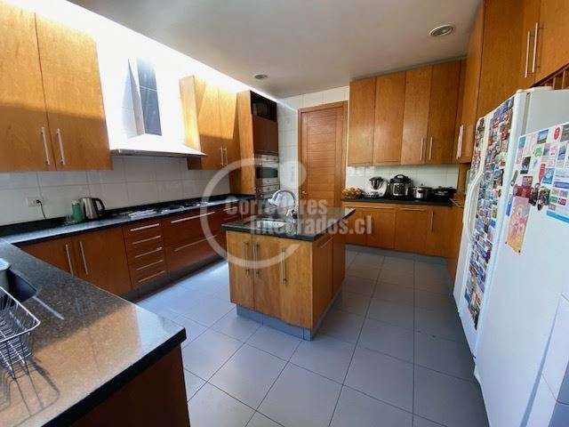 Casa en arriendo de 7 dormitorios en Las Condes condominio