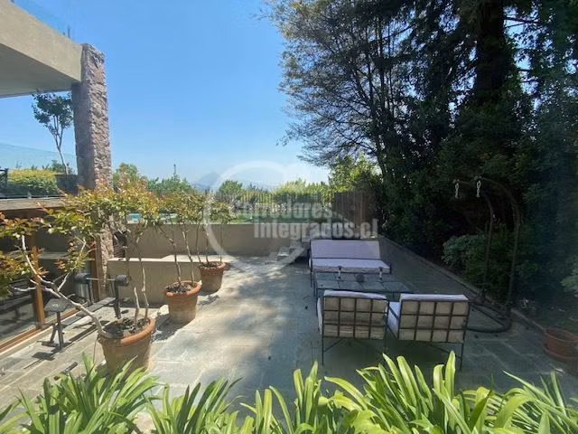 Casa en arriendo de 7 dormitorios en Las Condes condominio