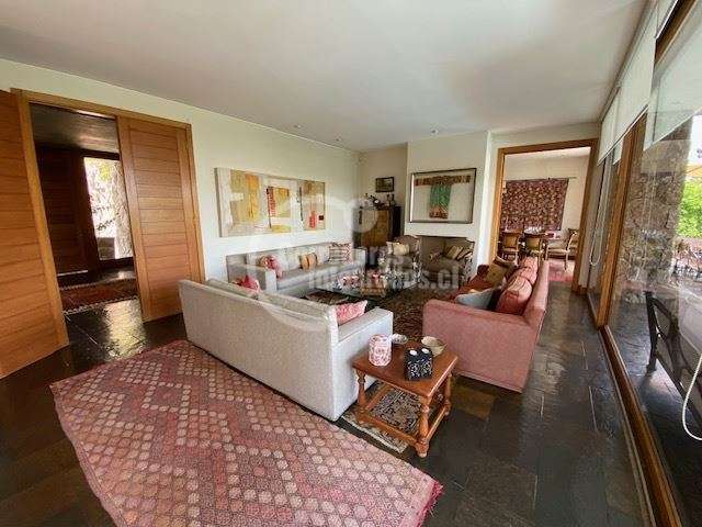 Casa en arriendo de 7 dormitorios en Las Condes condominio