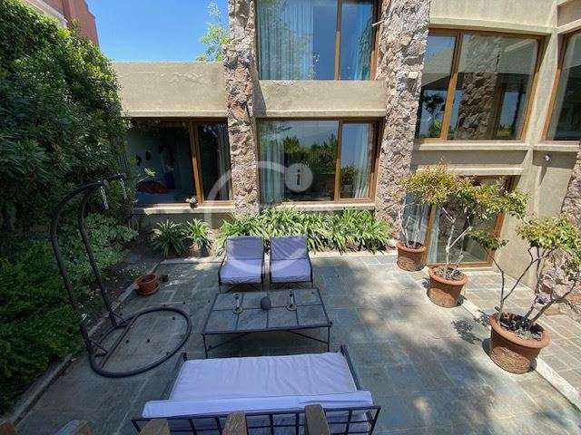 Casa en arriendo de 7 dormitorios en Las Condes condominio