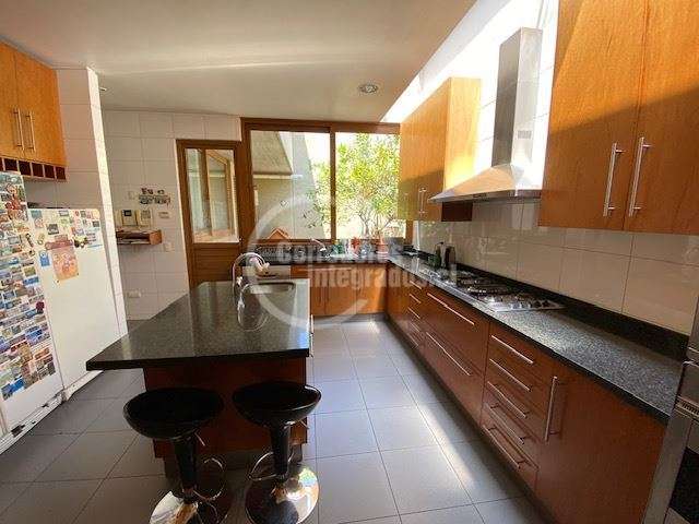 Casa en arriendo de 7 dormitorios en Las Condes condominio