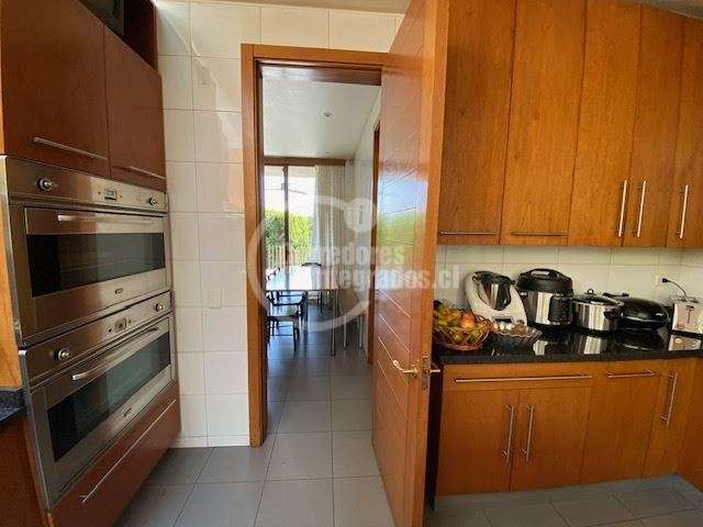 Casa en arriendo de 7 dormitorios en Las Condes condominio