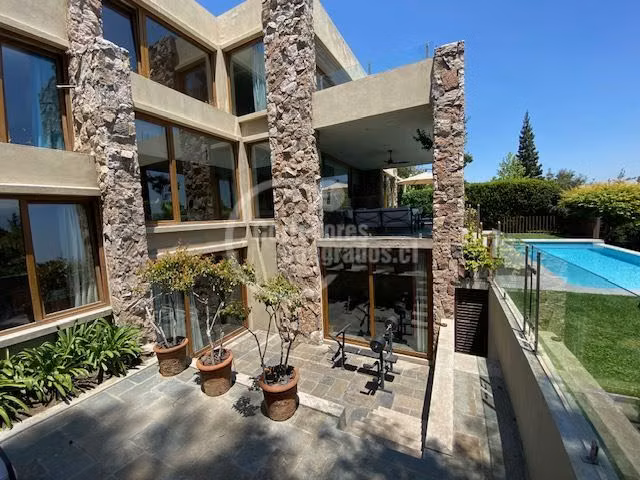 Casa en arriendo de 7 dormitorios en Las Condes condominio
