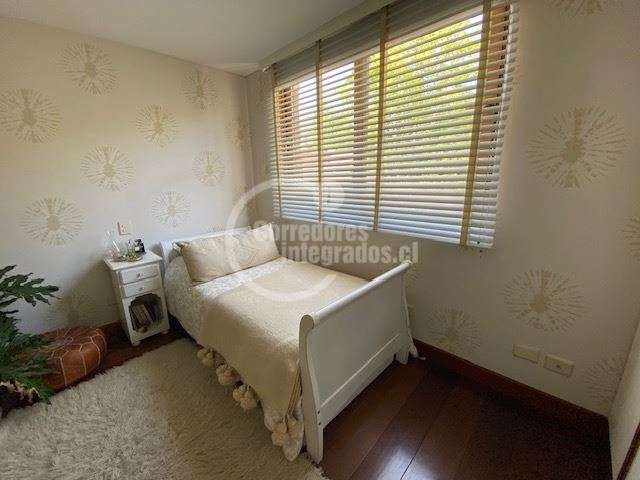 Casa en arriendo de 7 dormitorios en Las Condes condominio