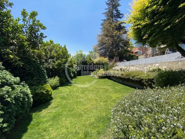 Casa en arriendo de 7 dormitorios en Las Condes condominio
