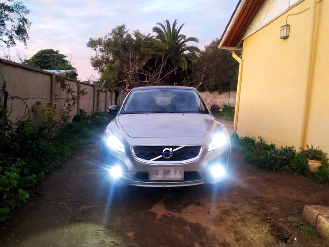 VOLVO C30 2.0 R-DESIGN 2012 - MANUAL