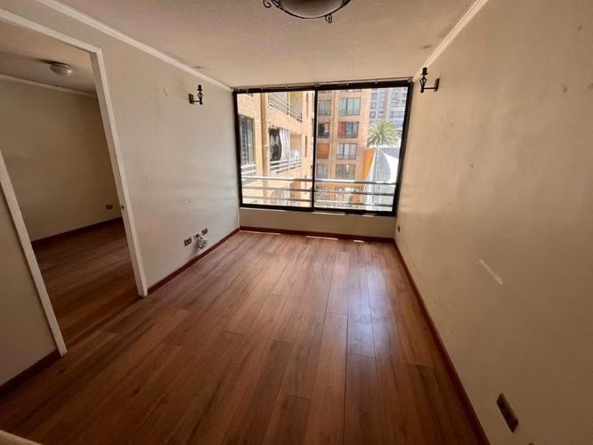 Arriendo Depto. 1D/1B Remodelado – Metro La Moneda – $330.000