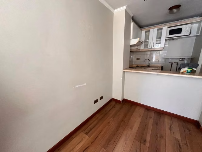 Arriendo Depto. 1D/1B Remodelado – Metro La Moneda – $330.000 - Imagen 2