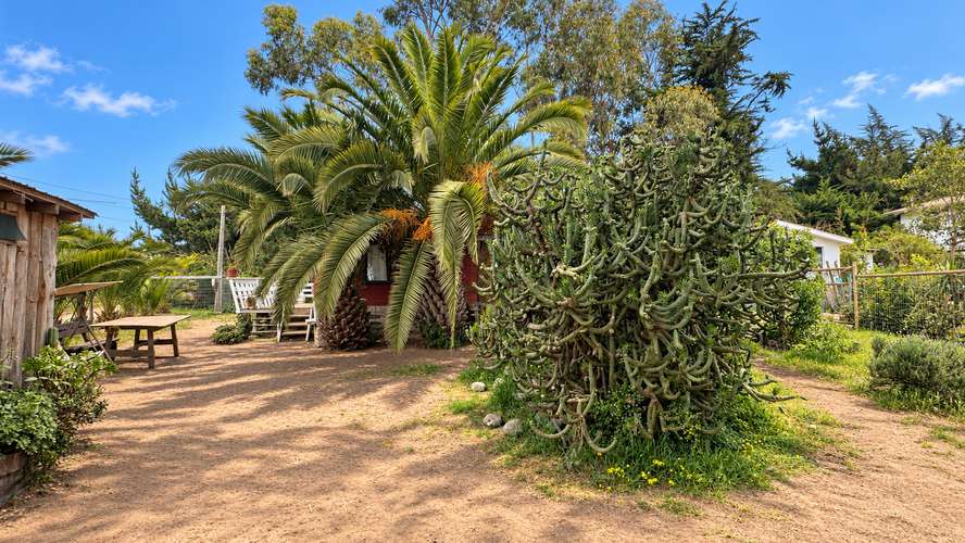 CASA CON AMPLIO TERRENO EN HORCÓN CENTRO A PASOS DE LA PLAYA