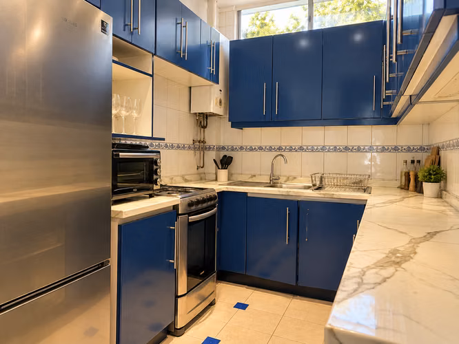 EMPRENDE Y VIVE EN TU PROPIA CASA  330 M2 MAS BODEGAS