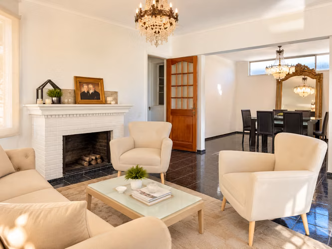 EMPRENDE Y VIVE EN TU PROPIA CASA  330 M2 MAS BODEGAS