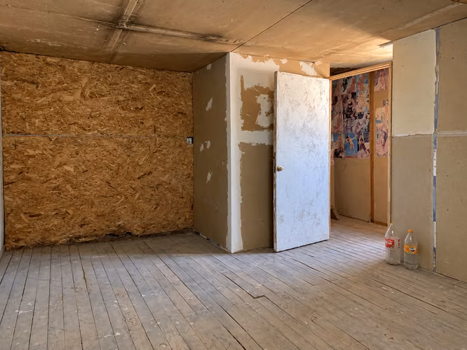 EMPRENDE Y VIVE EN TU PROPIA CASA  330 M2 MAS BODEGAS