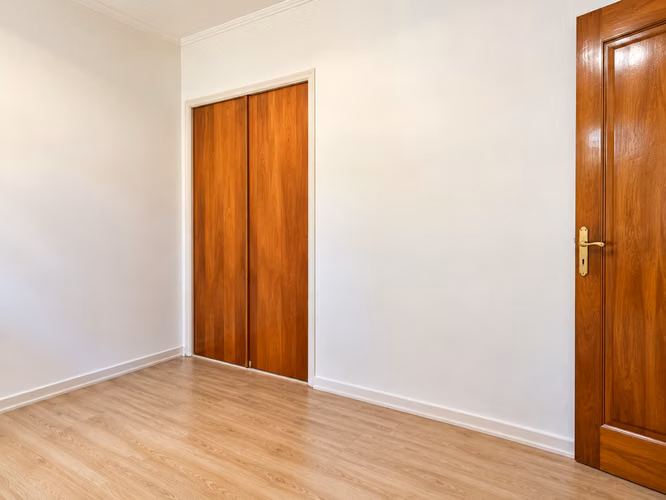 EMPRENDE Y VIVE EN TU PROPIA CASA  330 M2 MAS BODEGAS