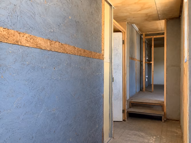 EMPRENDE Y VIVE EN TU PROPIA CASA  330 M2 MAS BODEGAS
