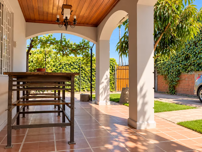 EMPRENDE Y VIVE EN TU PROPIA CASA  330 M2 MAS BODEGAS