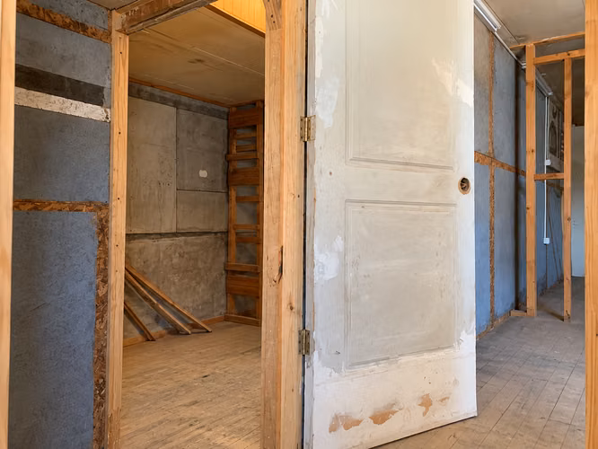 EMPRENDE Y VIVE EN TU PROPIA CASA  330 M2 MAS BODEGAS