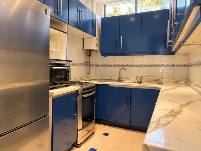 EMPRENDE Y VIVE EN TU PROPIA CASA  330 M2 MAS BODEGAS