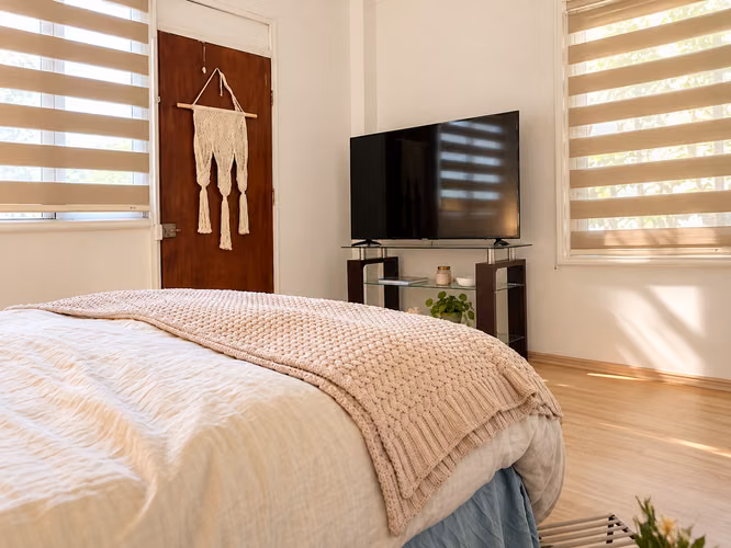 EMPRENDE Y VIVE EN TU PROPIA CASA  330 M2 MAS BODEGAS