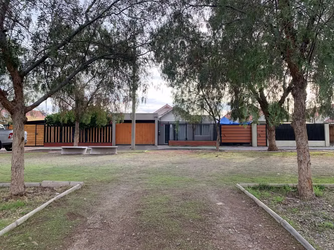 Vive en Villa El Patagual: casa de 3 dormitorios con suite y patio privado