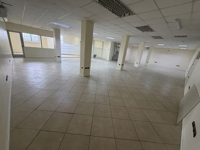 SE ARRIENDA AMPLIO LOCAL COMERCIAL EN THNO